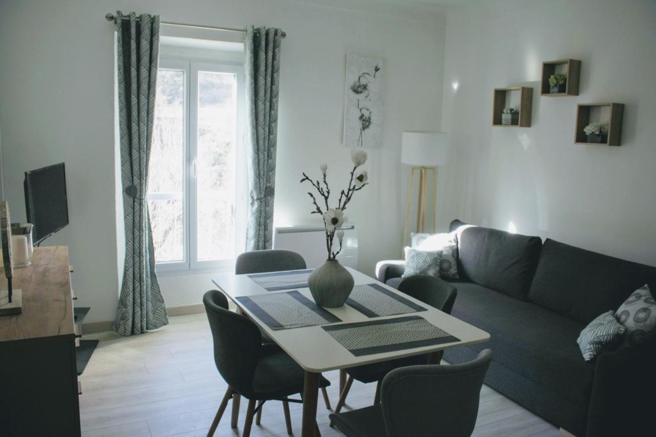 Charmant Appartement Au Coeur Des Gres D Annot Kültér fotó