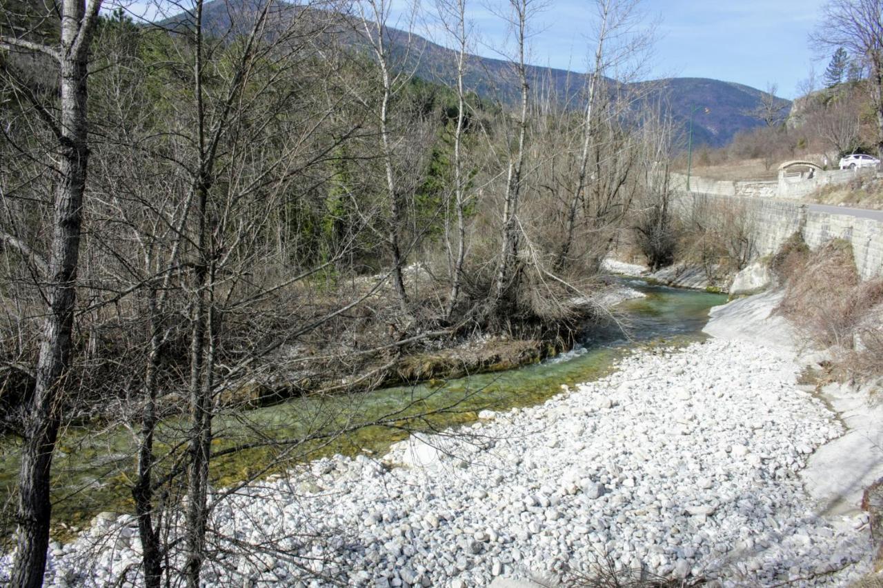 Charmant Appartement Au Coeur Des Gres D Annot Kültér fotó
