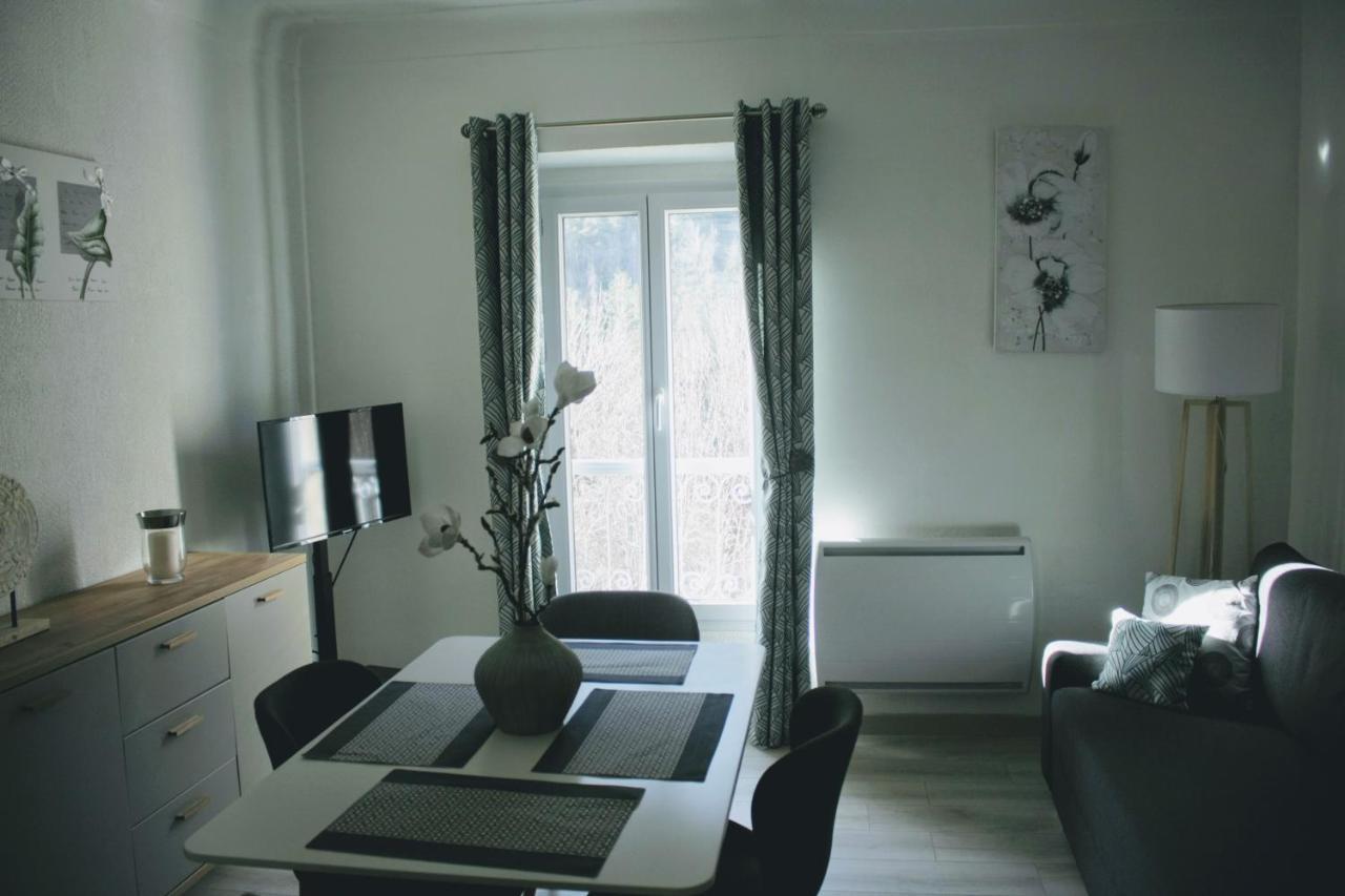 Charmant Appartement Au Coeur Des Gres D Annot Kültér fotó